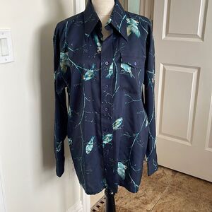 Fun pattern on this shirt by Royal Knight.